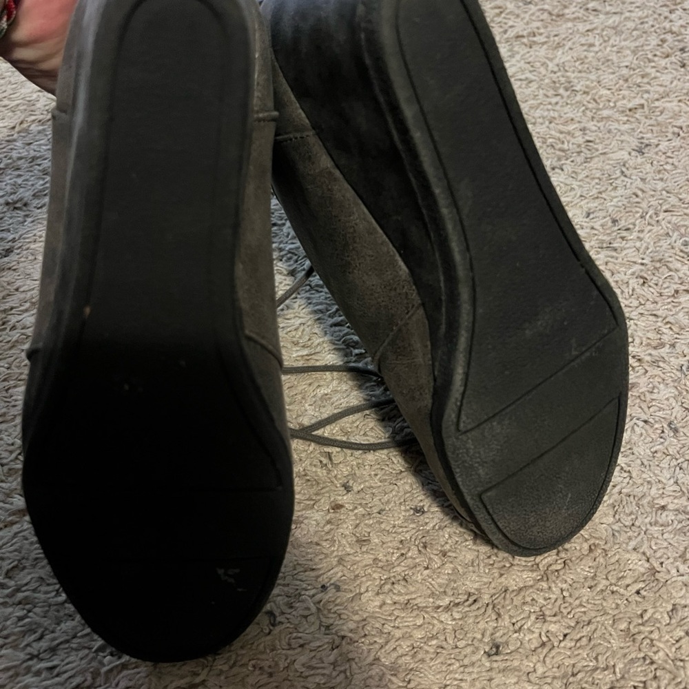 Maurice’s gray wedge boots - Picture 3 of 5